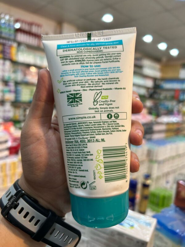 Simple Daily Skin Detox Purifying Gel Facial Wash – 150ml - Image 3